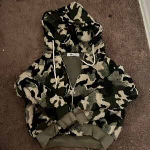 Cropped Zip Up Winter Camo Hoodie